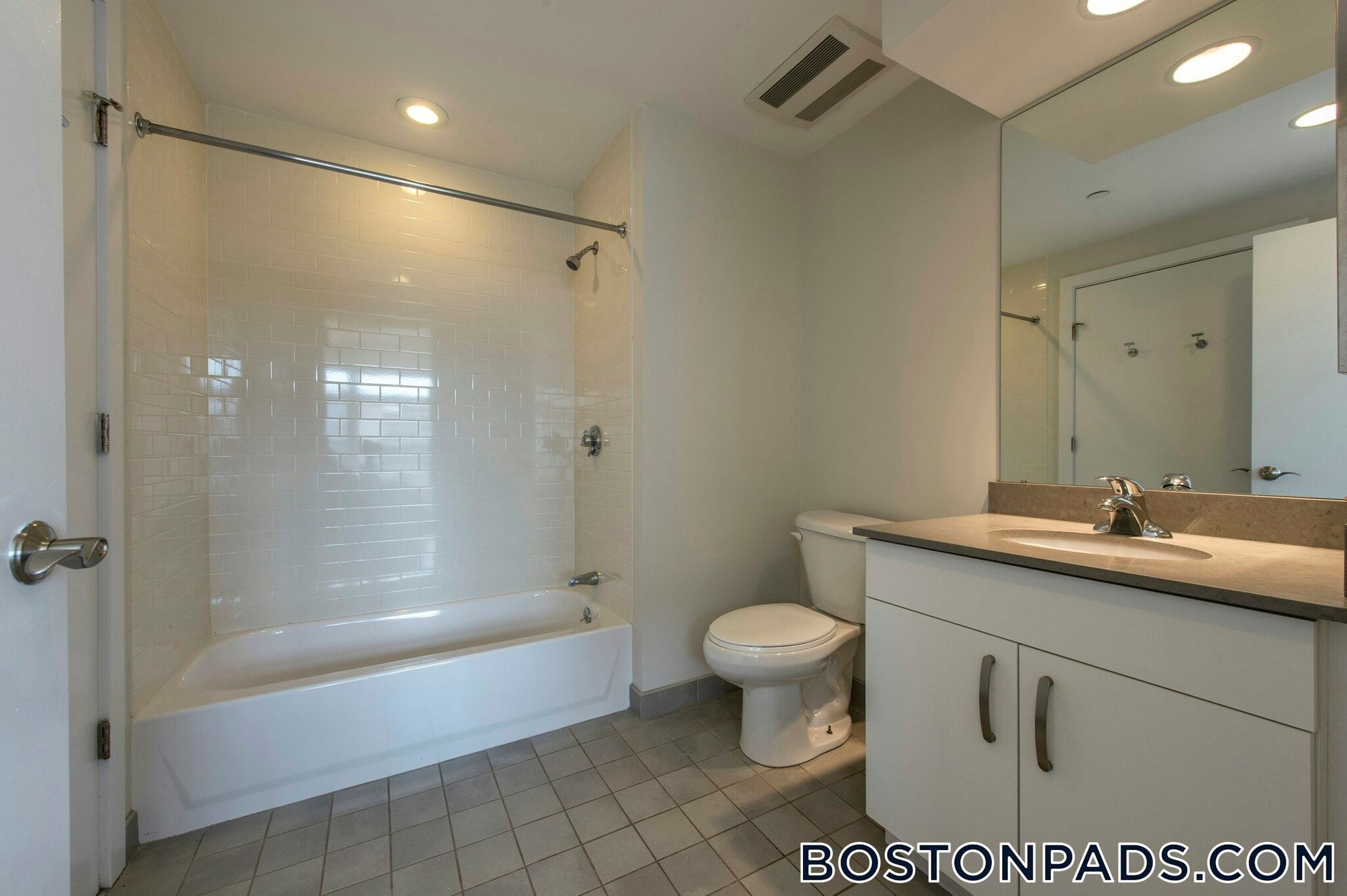 Building Photo - 601 Albany St