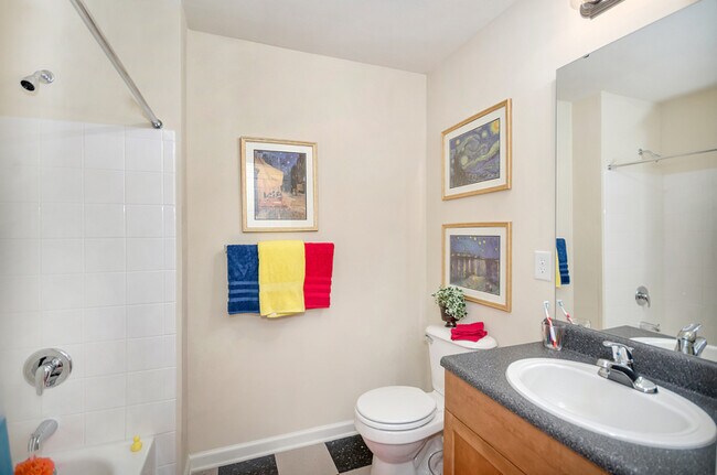 Building Photo - 100 Yellowstone Dr