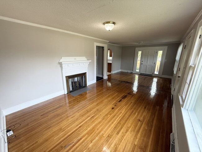 Building Photo - 205 Highland Ave SW