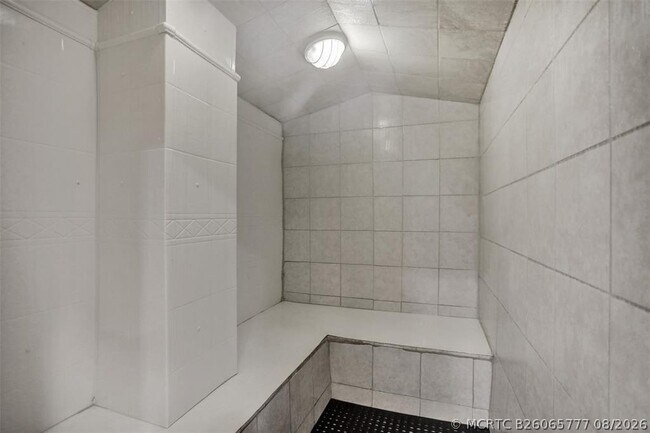 Building Photo - 2030 S Ocean Dr