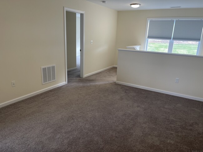 Building Photo - 28 Woodside Dr