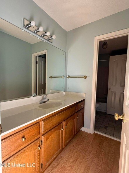 Building Photo - 1327 Fox Chase Dr