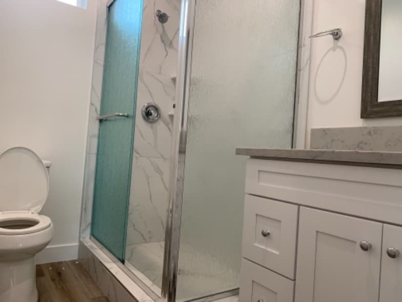 Building Photo - 4825-4825 Riverton Ave