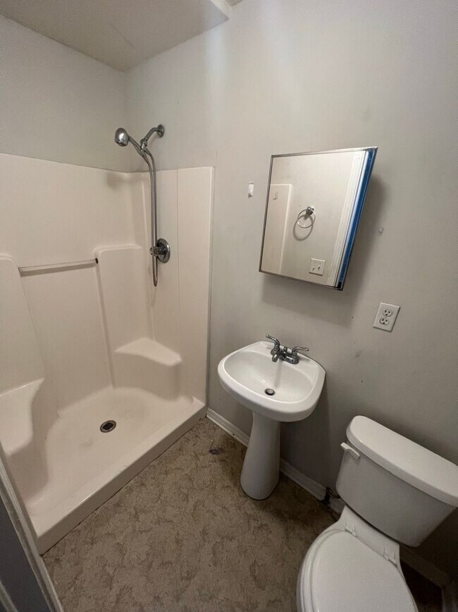 Building Photo - 1806 Pepper Dr