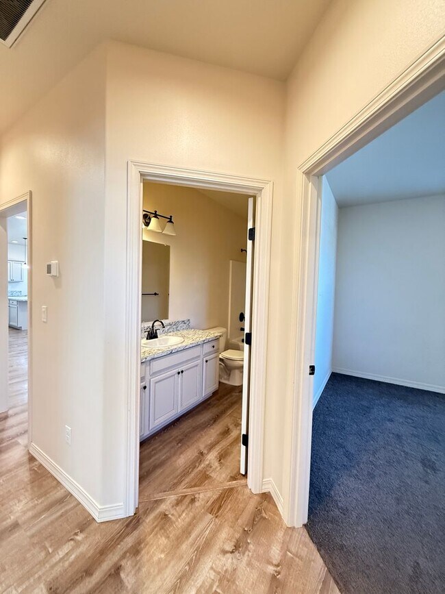 Building Photo - 4823/4825 Barbera St