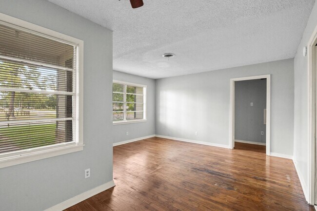 Building Photo - For Rent: Spacious 4-Bedroom Family Home