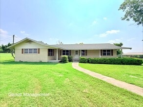 Building Photo - 1074 US-281