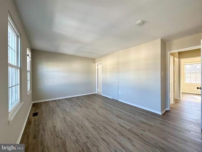 Building Photo - 402 Carousel Ct
