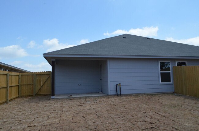 Building Photo - 1826 Castroville Trl