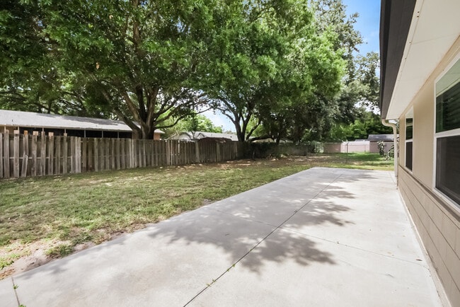 Building Photo - 204 Lily Pad Ln