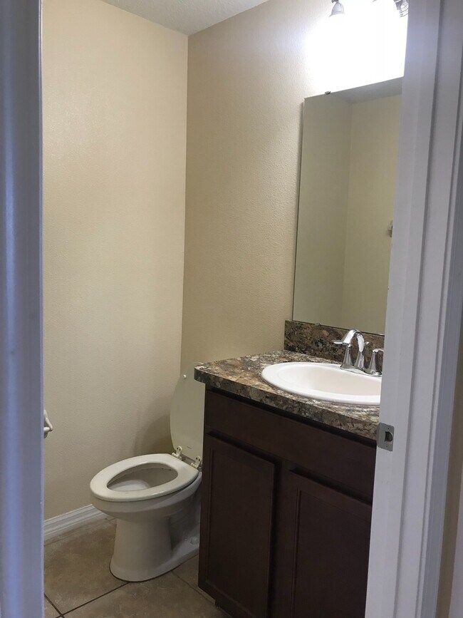 Building Photo - 4 bedroom independence Winter Garden townhouse for rent (internet/cable included in the rent)