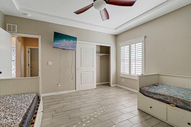 Building Photo - 14805 Holly Springs