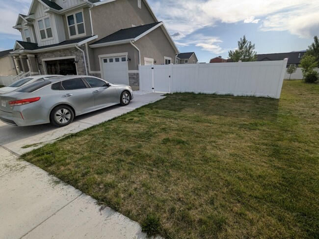 Building Photo - Modern 2-Bedroom Apartment in Peaceful Eag...