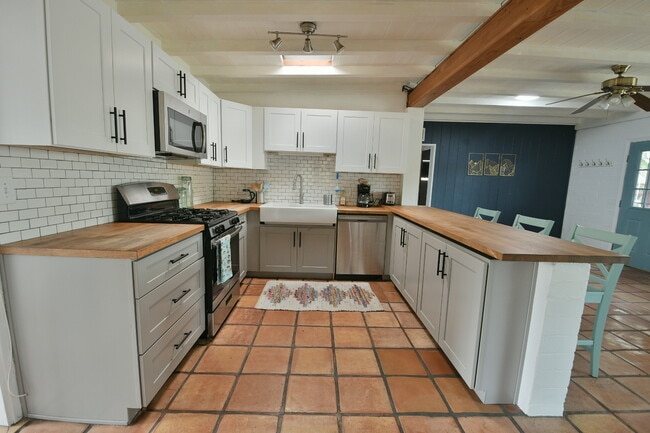 Building Photo - 2842 E Blacklidge Dr