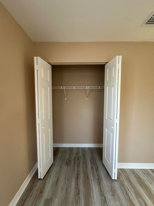 Building Photo - 954 Louisiana Ave