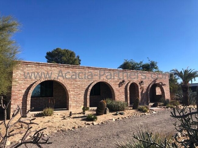 Building Photo - Newly Remolded Three bedroom home with pool and spa