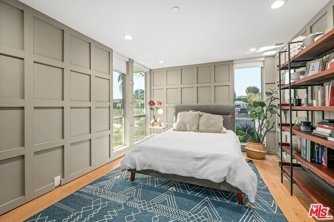 Building Photo - 2736 Armacost Ave