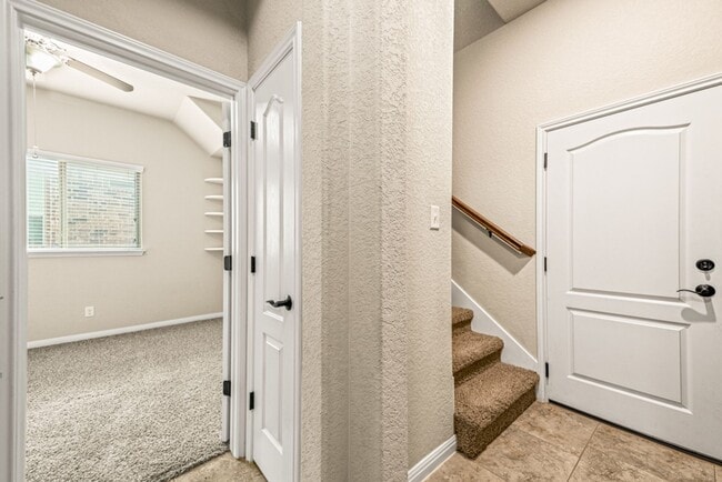 Building Photo - 4 BEDROOM FOR RENT- SEPARATE LIVING AREA - OFFICE