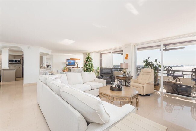 Building Photo - 5700 Mariner St