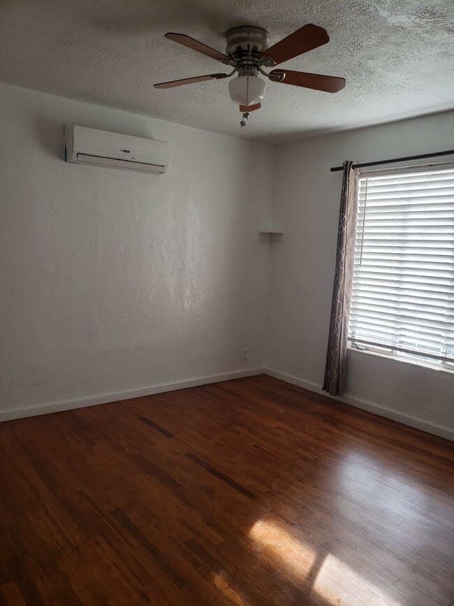 Building Photo - Charming Single Family Home