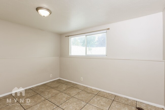 Building Photo - 1470 W 6915 S
