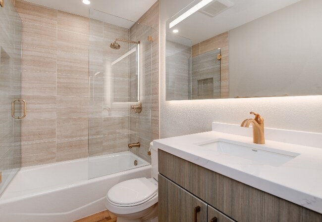 Building Photo - 8860 Villa La Jolla Dr