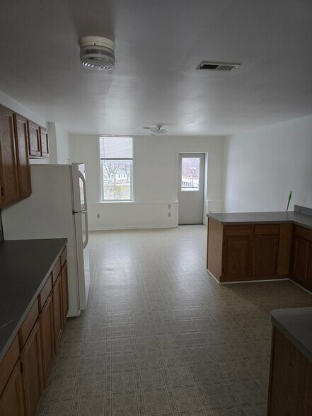 Building Photo - 112 Kent St