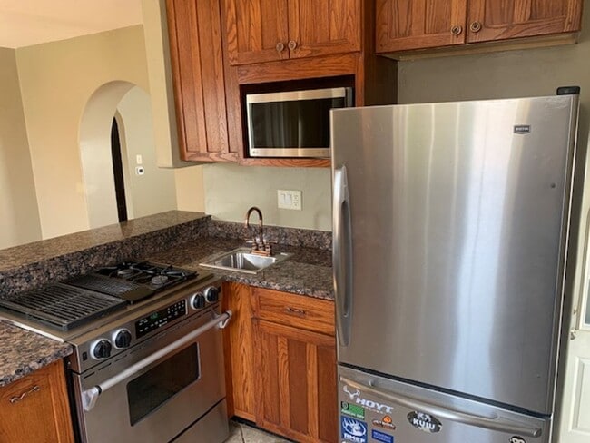 Building Photo - Great Location! Great House! Enjoy baseball games and the park attractions