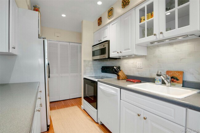 Building Photo - 208 Harris Rd