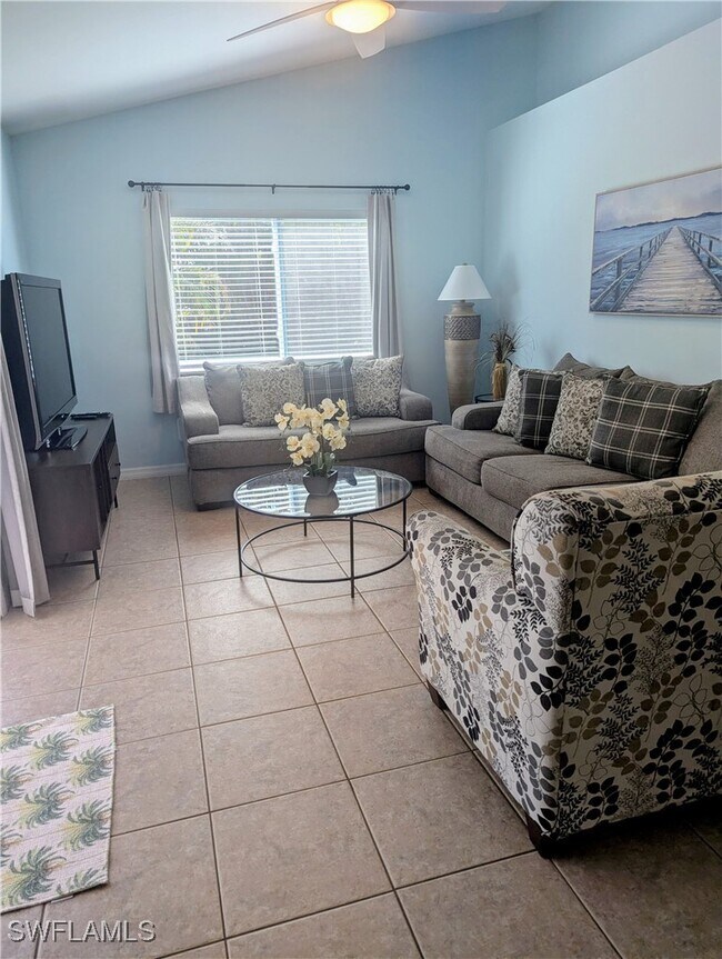 Building Photo - 2535 SW 28th Pl