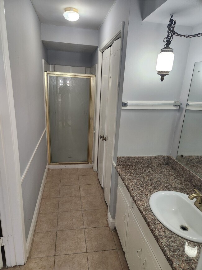 Building Photo - 1705 Frost St