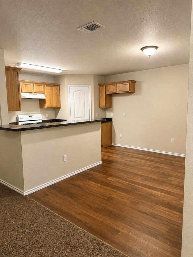 Building Photo - 907 Copus Ave