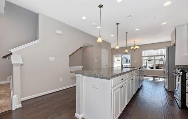 Building Photo - 3 level townhouse (newer construction) in Jefferson Place Community available early June!