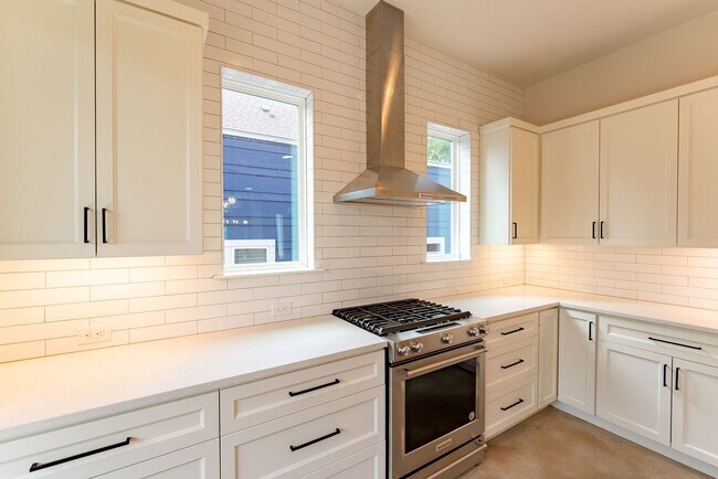 Building Photo - Modern Elegance in Austin: 4BR/3BA Sanctuary with Stylish Design and Inviting Ambiance!