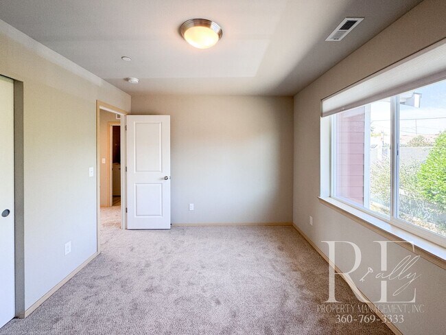 Building Photo - 1060 Banyan St