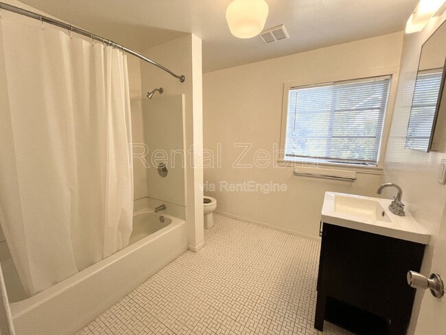 Building Photo - 2128 K St