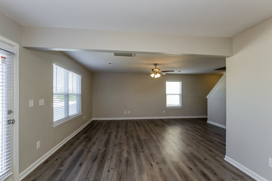 Building Photo - 913 Cassidy Dr