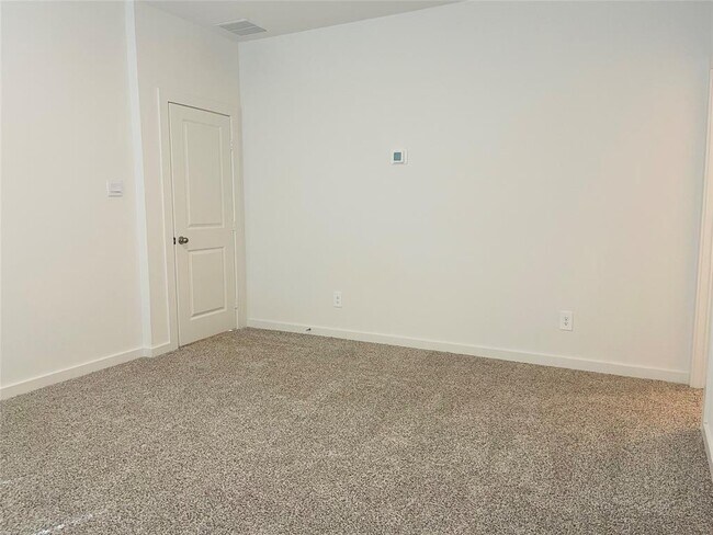 Building Photo - 4404 Aspen Rd