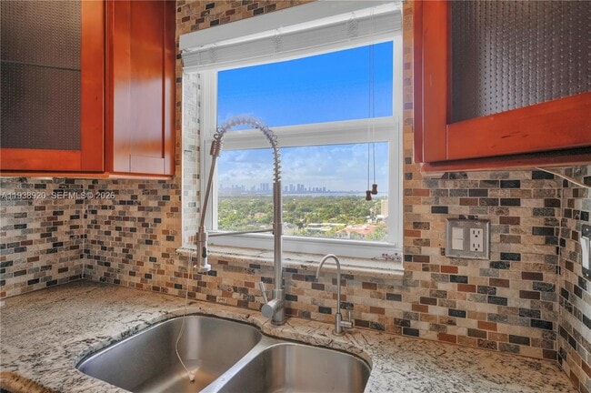 Building Photo - 4747 Collins Ave