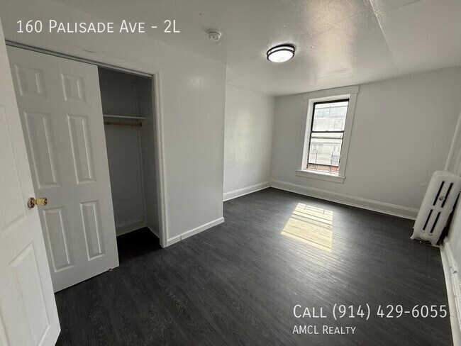 Building Photo - 160 Palisade Ave