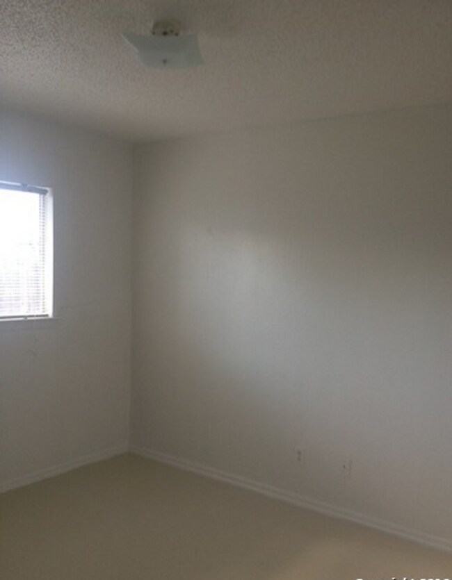 Building Photo - Renovated 2 bedroom, 1 bath