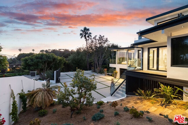 Building Photo - 27187 Sea Vista Dr