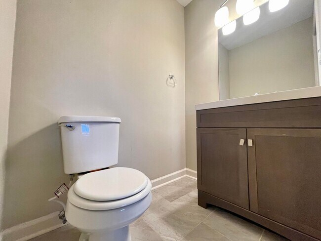 Building Photo - 223 Raintree Ln