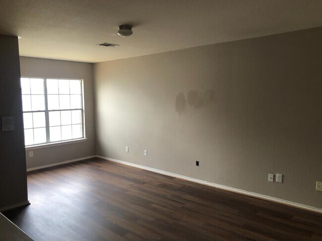Building Photo - 310 Crossland Cove