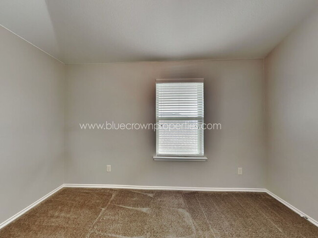 Building Photo - 1211 Antoinette Dr
