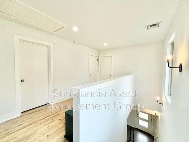 Building Photo - 2800 N McKinley Ave