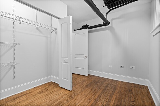 Building Photo - 7742 N Ashland Ave