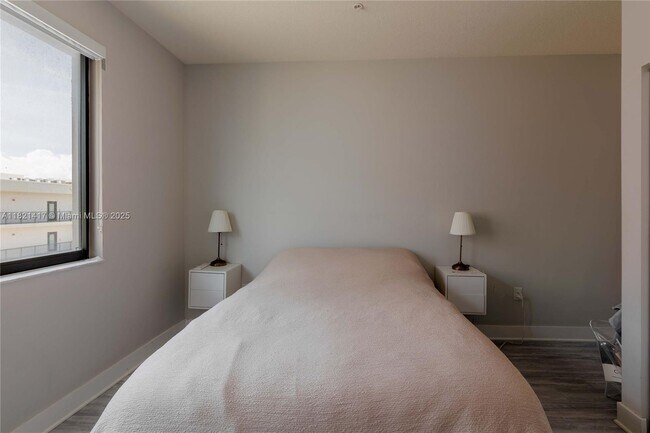 Building Photo - 4714 NW 84th Ct