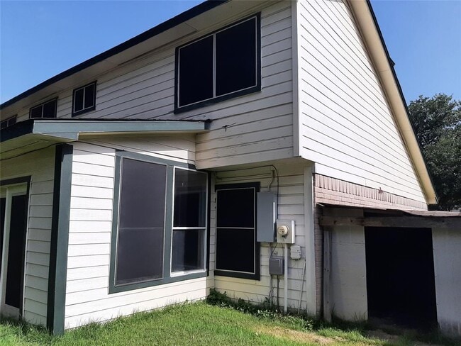 Building Photo - 16807 Rockstone