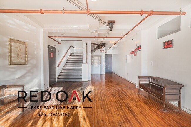 Building Photo - 692 Valencia St